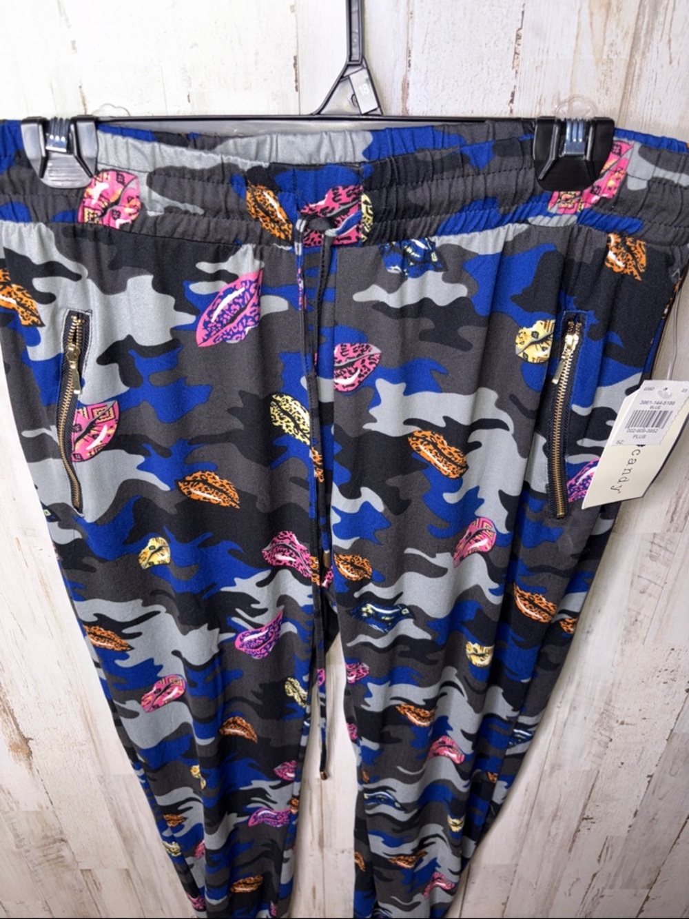 Eye Candy Leggings with Colorful Lip with camo print Size 1X NWT! - Picture 3 of 12